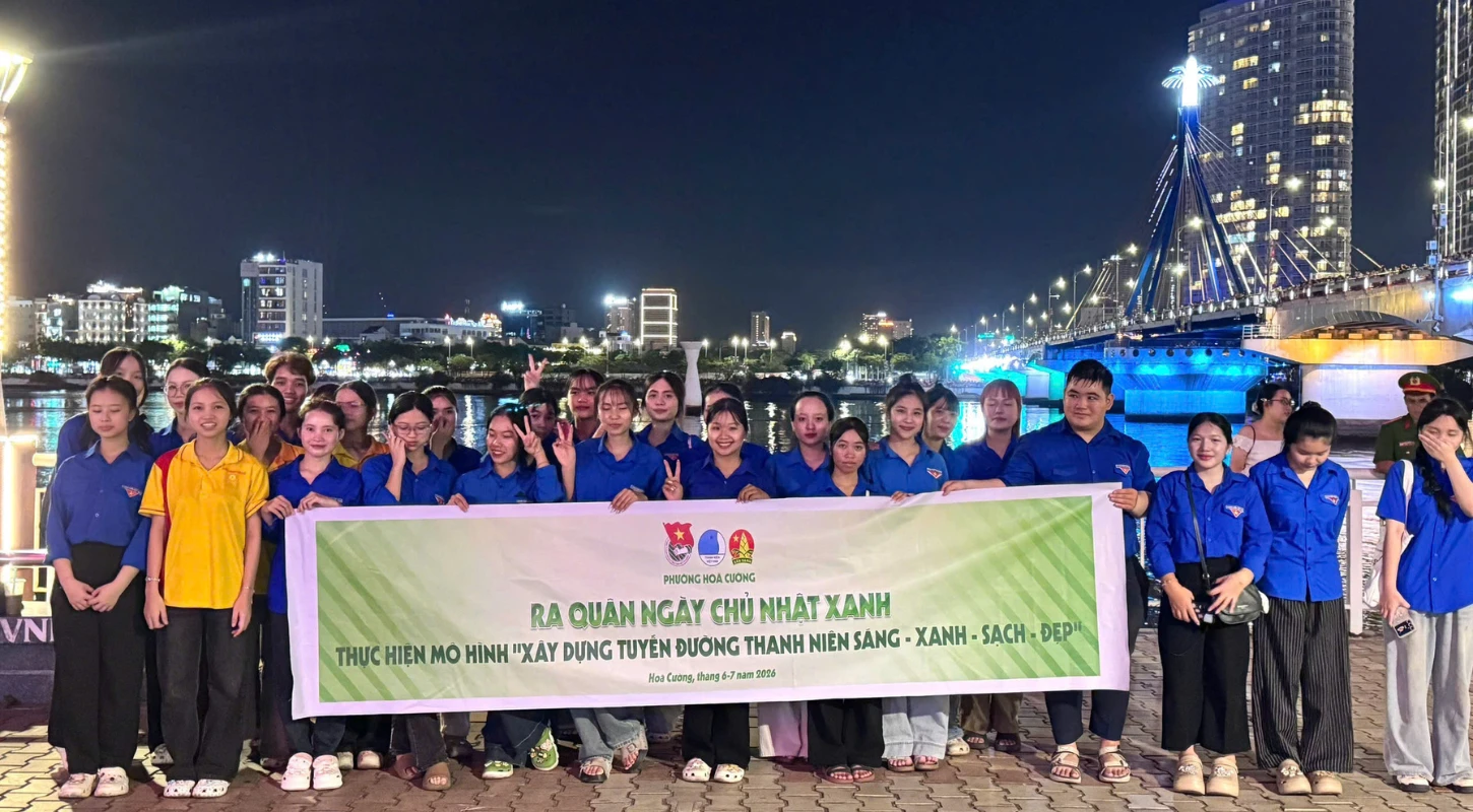 BACH DANG WALKING STREET: RADIANT GREEN SHIRTS OF DAI VIET YOUTH