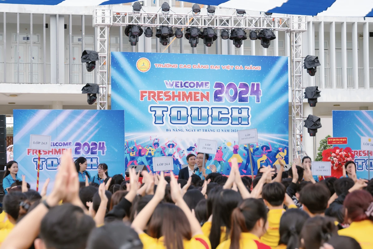 DVE DA NANG - Reflecting on the Welcome Program for Freshmen of Class K24 with the Theme "Touch"