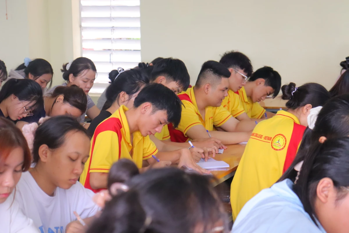 Guide to Using AI for Effective Study Time Optimization | Dai Viet Danang College