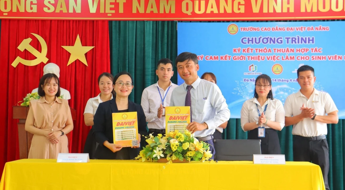 NEW STUDENTS OF DAI VIET DANANG COLLEGE OFFICIALLY BEGIN THEIR ACADEMIC JOURNEY AND CAREER CONNECTION JOURNEY