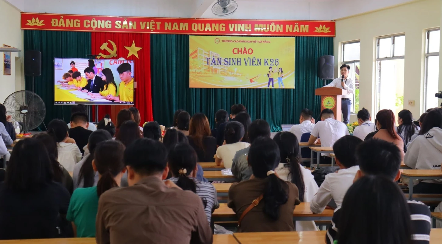 Welcoming New Students:  A New Journey Begins at Dai Viet Da Nang College