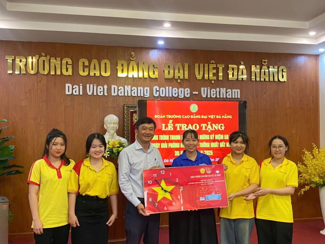 PRESCHOOL EDUCATION STUDENTS RESPOND TO THE 50TH ANNIVERSARY OF SOUTHERN LIBERATION AND THE 135TH BIRTH ANNIVERSARY OF PRESIDENT HO CHI MINH
